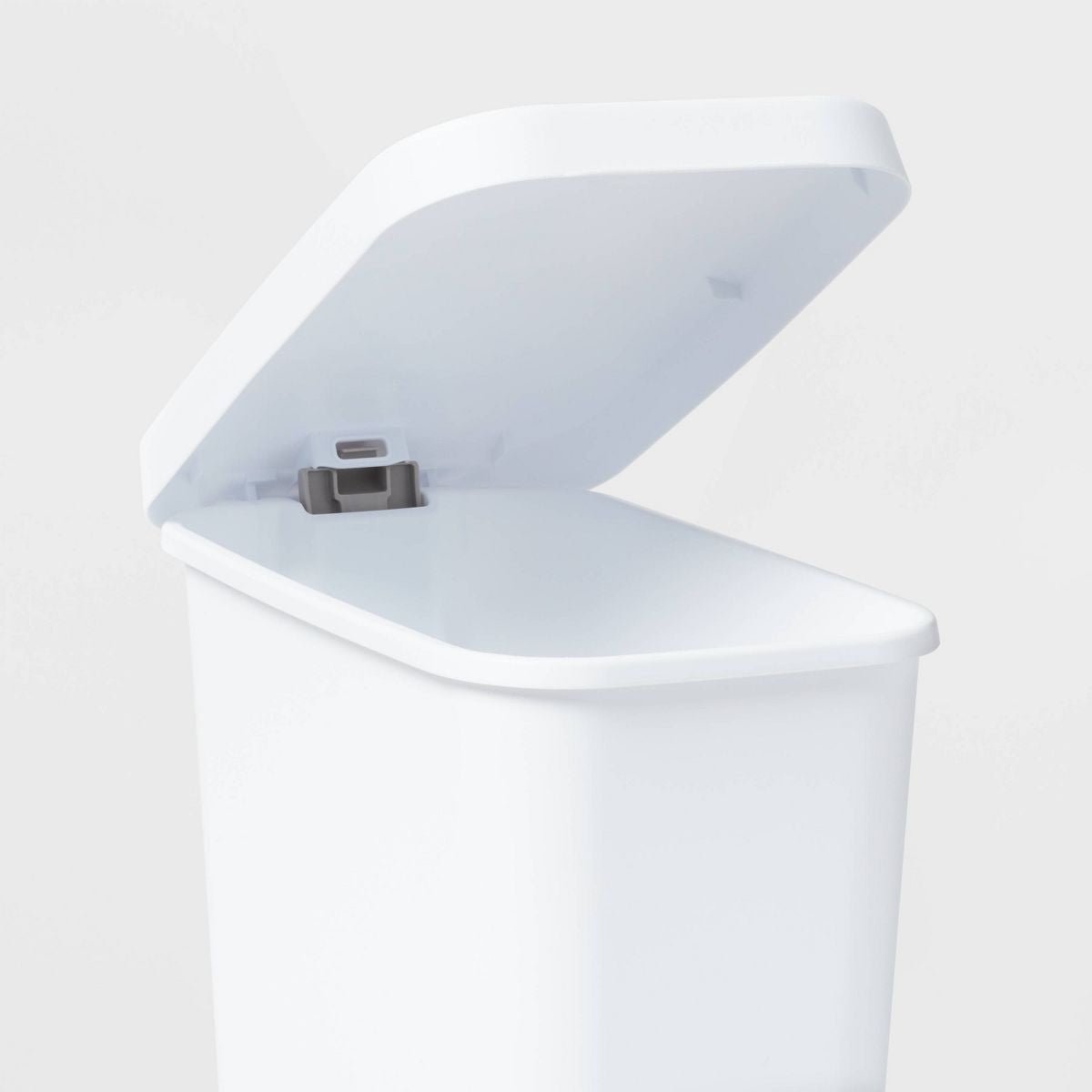 11gal Slim Step Trash Can - White Pedal-Operated Lid, Textured Indoor Kitchen Trashcan, 11 Gallon Capacity - MC Online