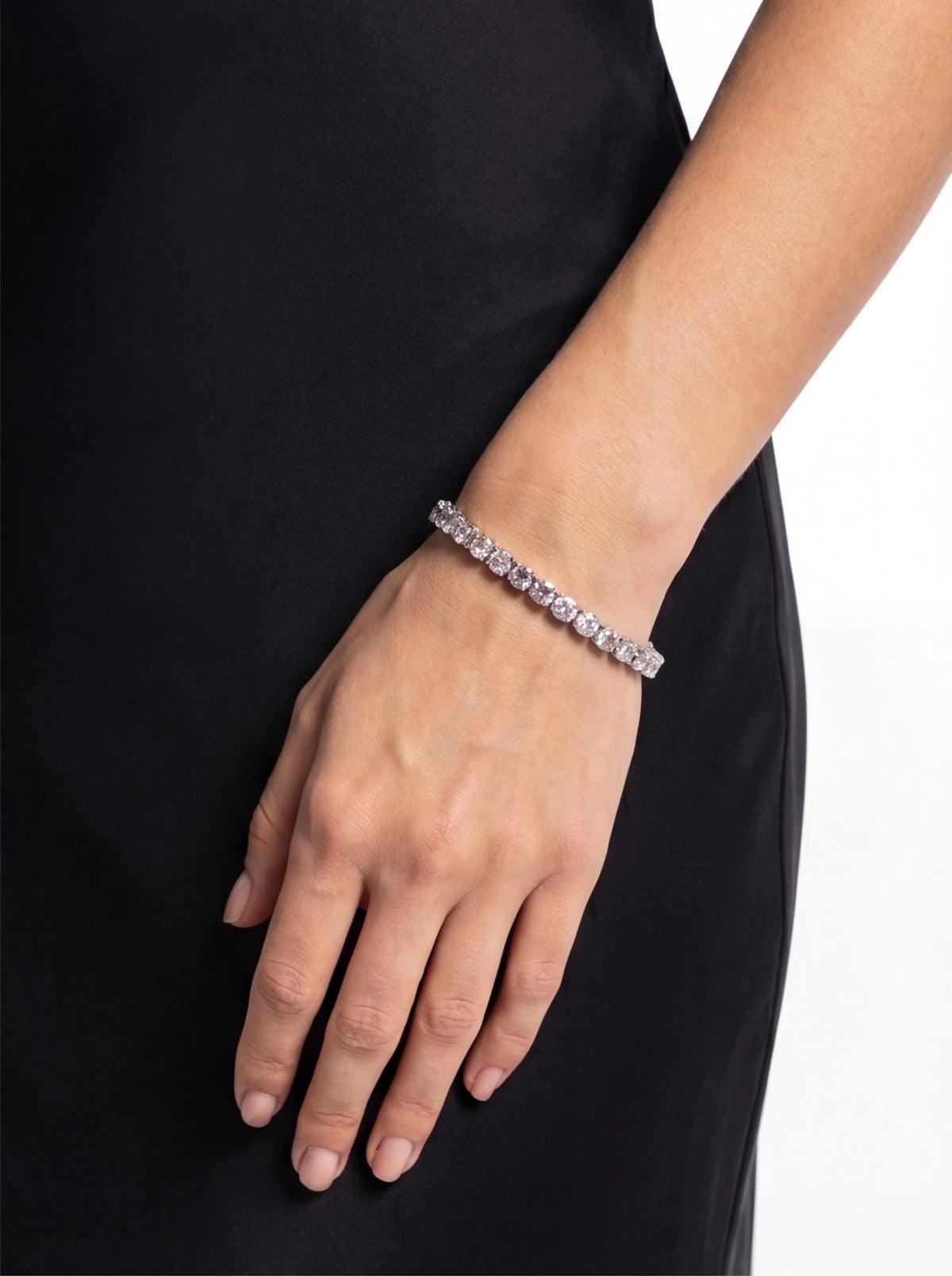 Chain of Brilliance - Made of morganite, 925 sterling silver and platinum-plated diamonds, it is a fashionable jewelry bracelet and a luxurious silver accessory. - MC Online