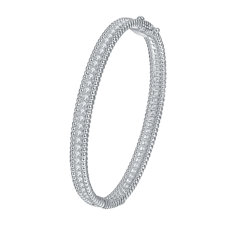 Composed of morganite, 925 sterling silver and platinum-plated diamonds, it is a fashionable jewelry bracelet and a luxurious silver accessory. - MC Online
