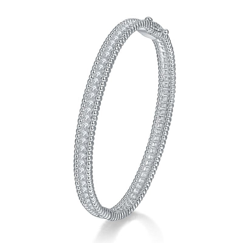 Composed of morganite, 925 sterling silver and platinum-plated diamonds, it is a fashionable jewelry bracelet and a luxurious silver accessory. - MC Online