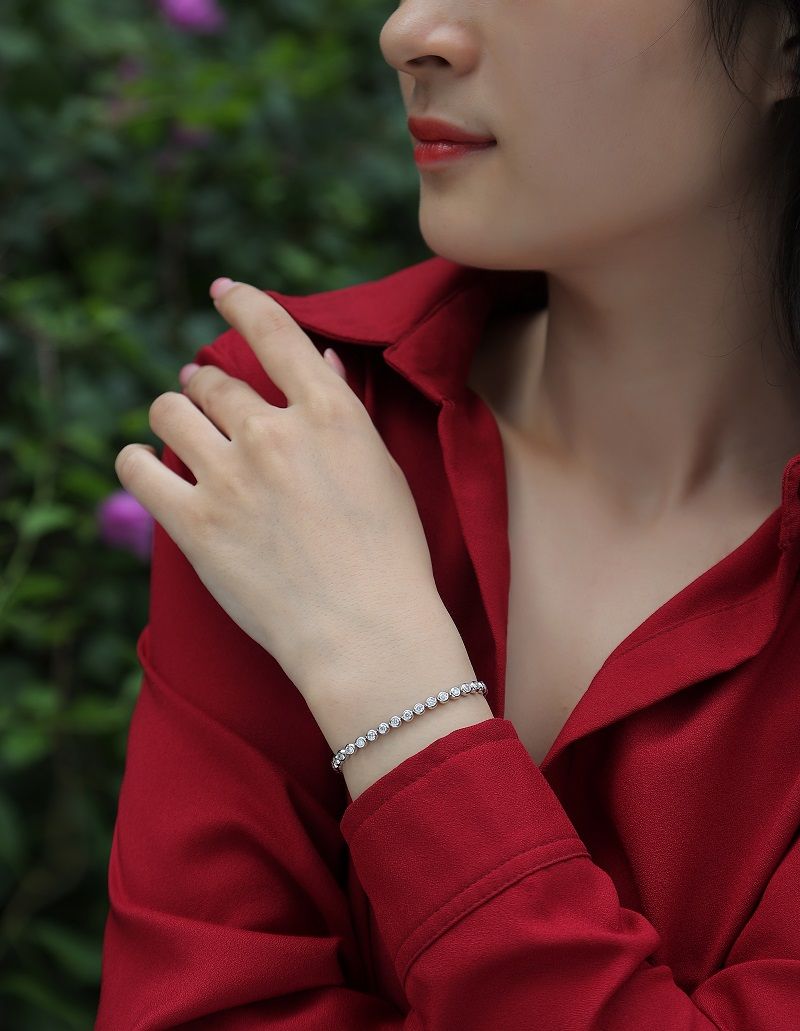 Galaxy Dream - Made of morganite, 925 sterling silver and platinum-plated diamonds, it is a fashionable jewelry bracelet and a luxurious silver accessory. - MC Online