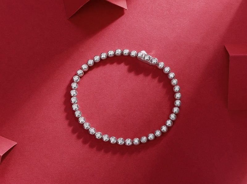 Galaxy Dream - Made of morganite, 925 sterling silver and platinum-plated diamonds, it is a fashionable jewelry bracelet and a luxurious silver accessory. - MC Online