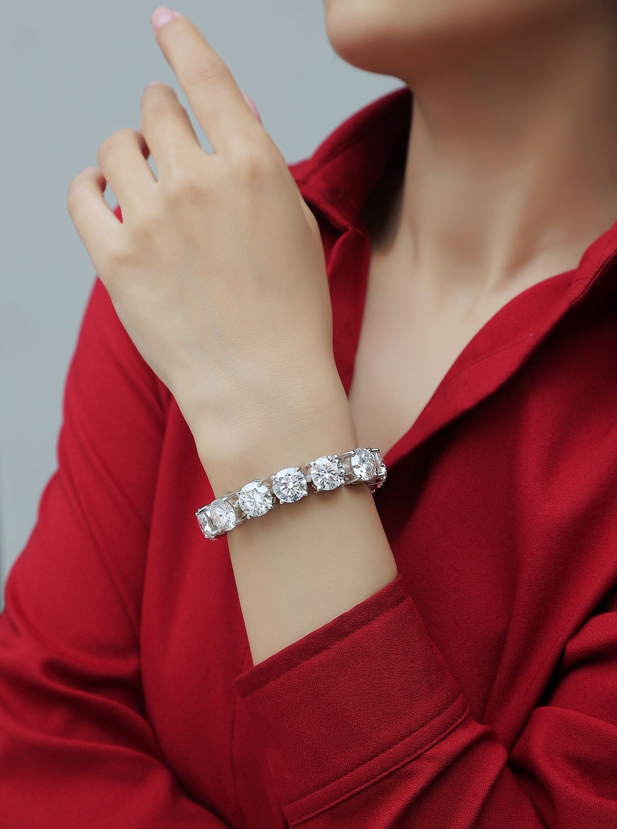 Half-summer brilliance - Made of morganite, 925 sterling silver and platinum-plated diamonds, it is a fashionable jewelry bracelet and a luxurious silver accessory. - MC Online