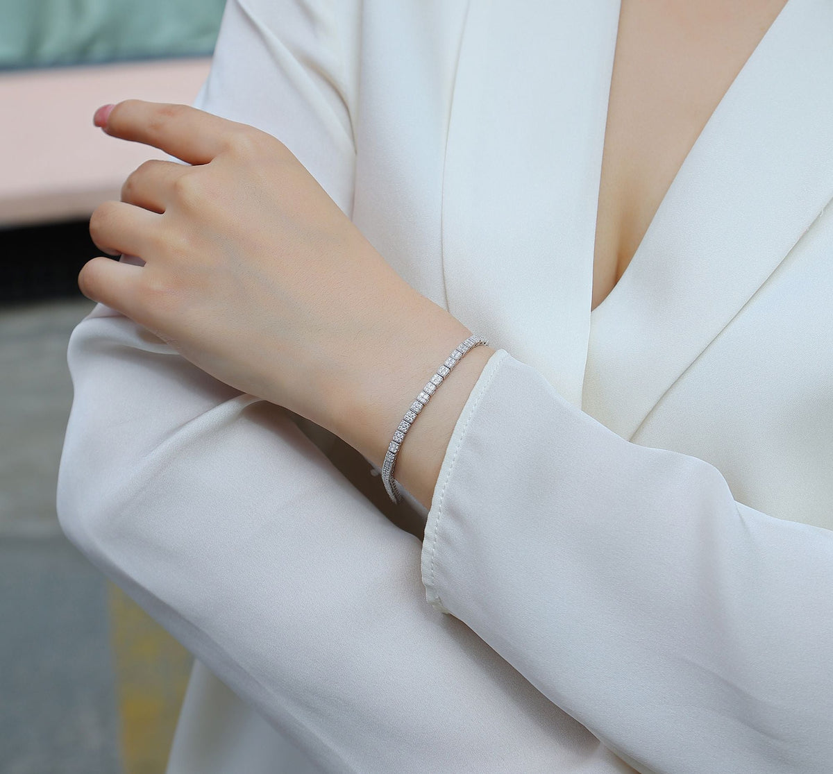 Piano Poet - Made of morganite, 925 sterling silver and platinum-plated diamonds, it is a fashionable jewelry bracelet and a luxurious silver accessory. - MC Online