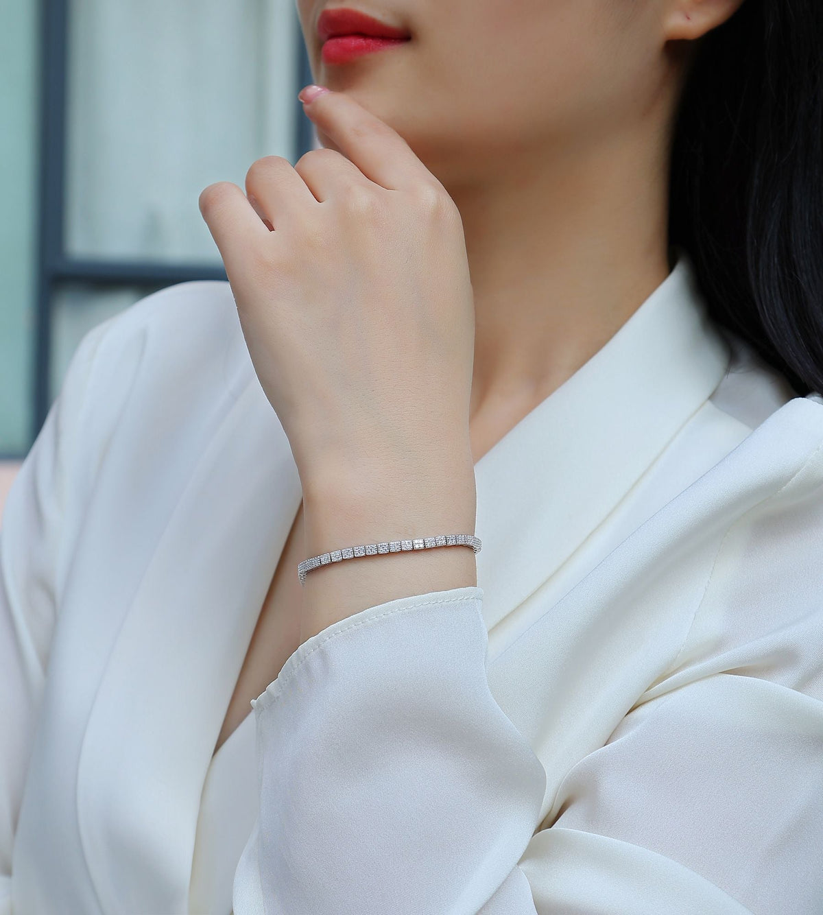 Piano Poet - Made of morganite, 925 sterling silver and platinum-plated diamonds, it is a fashionable jewelry bracelet and a luxurious silver accessory. - MC Online
