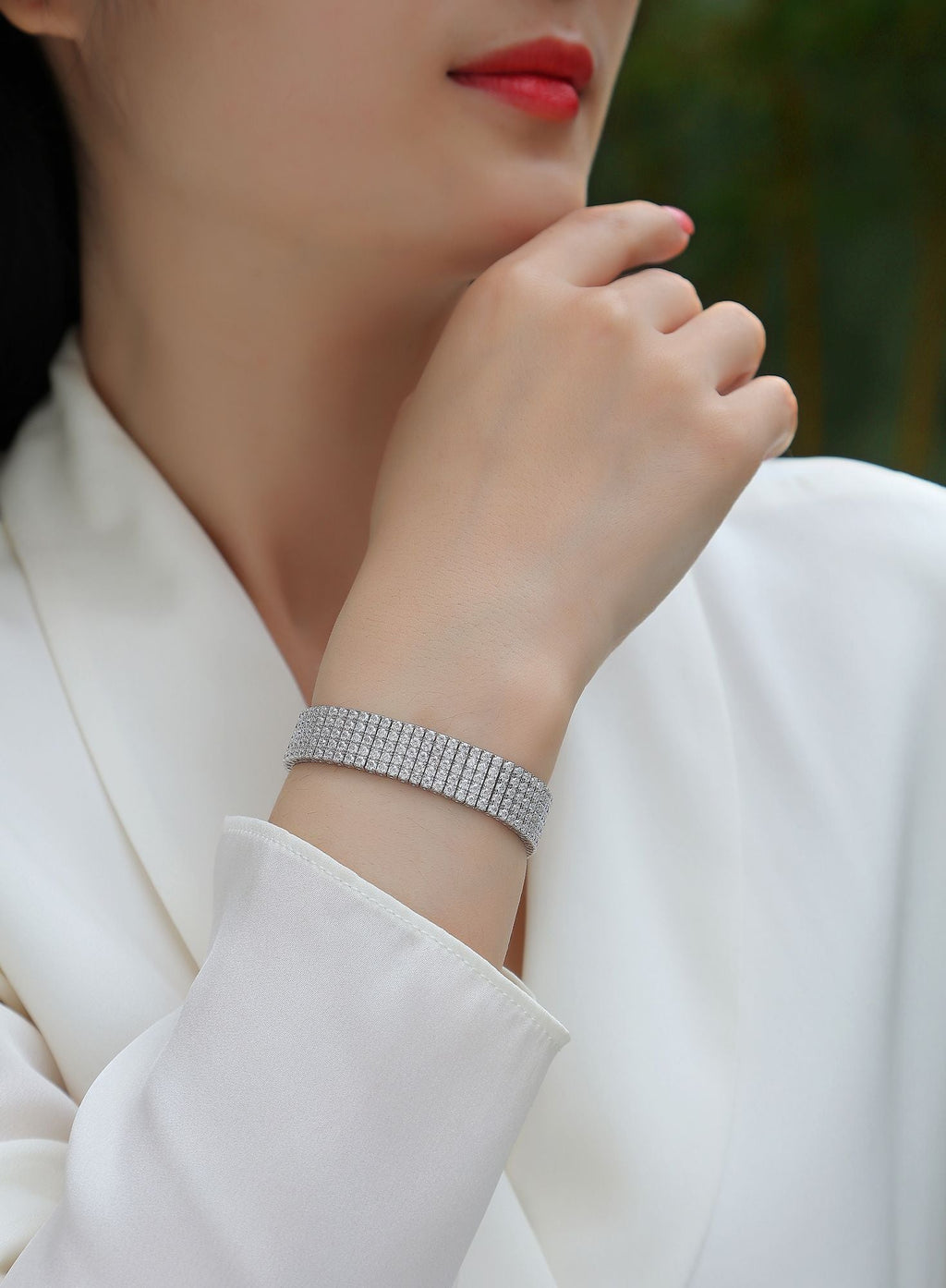 Radiant Simplicity - Made of morganite, 925 sterling silver and platinum-plated diamonds, it is a fashionable jewelry bracelet and a luxurious silver accessory. - MC Online