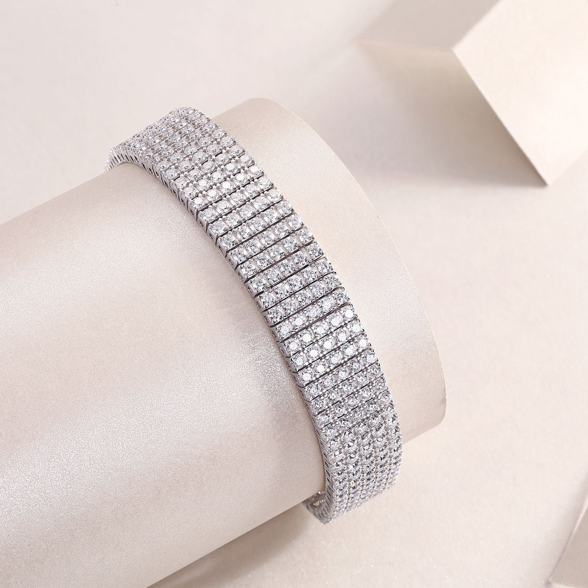 Radiant Simplicity - Made of morganite, 925 sterling silver and platinum-plated diamonds, it is a fashionable jewelry bracelet and a luxurious silver accessory. - MC Online