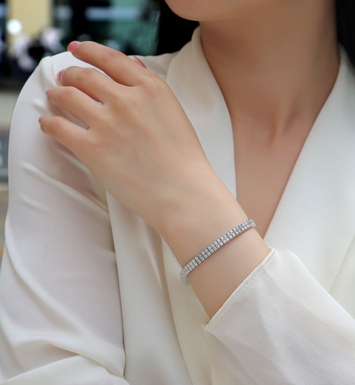 Scattered like stars - Made of morganite, 925 sterling silver and platinum-plated diamonds, it is a fashionable jewelry bracelet and a luxurious silver accessory. - MC Online