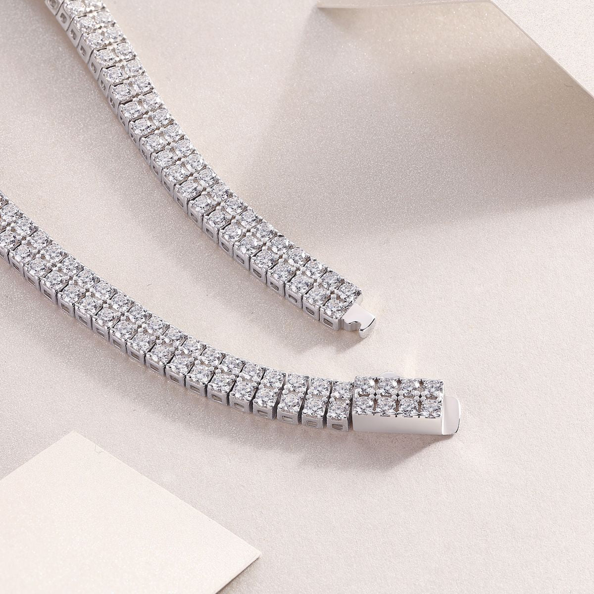 Scattered like stars - Made of morganite, 925 sterling silver and platinum-plated diamonds, it is a fashionable jewelry bracelet and a luxurious silver accessory. - MC Online