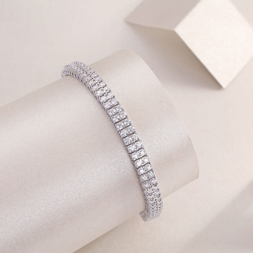 Scattered like stars - Made of morganite, 925 sterling silver and platinum-plated diamonds, it is a fashionable jewelry bracelet and a luxurious silver accessory. - MC Online