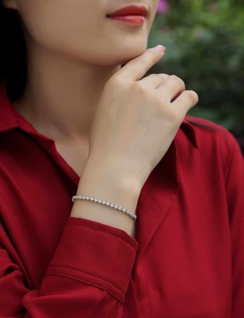 Starry Sky - Made of morganite, 925 sterling silver and platinum-plated diamonds, it is a fashionable jewelry bracelet and a luxurious silver accessory. - MC Online