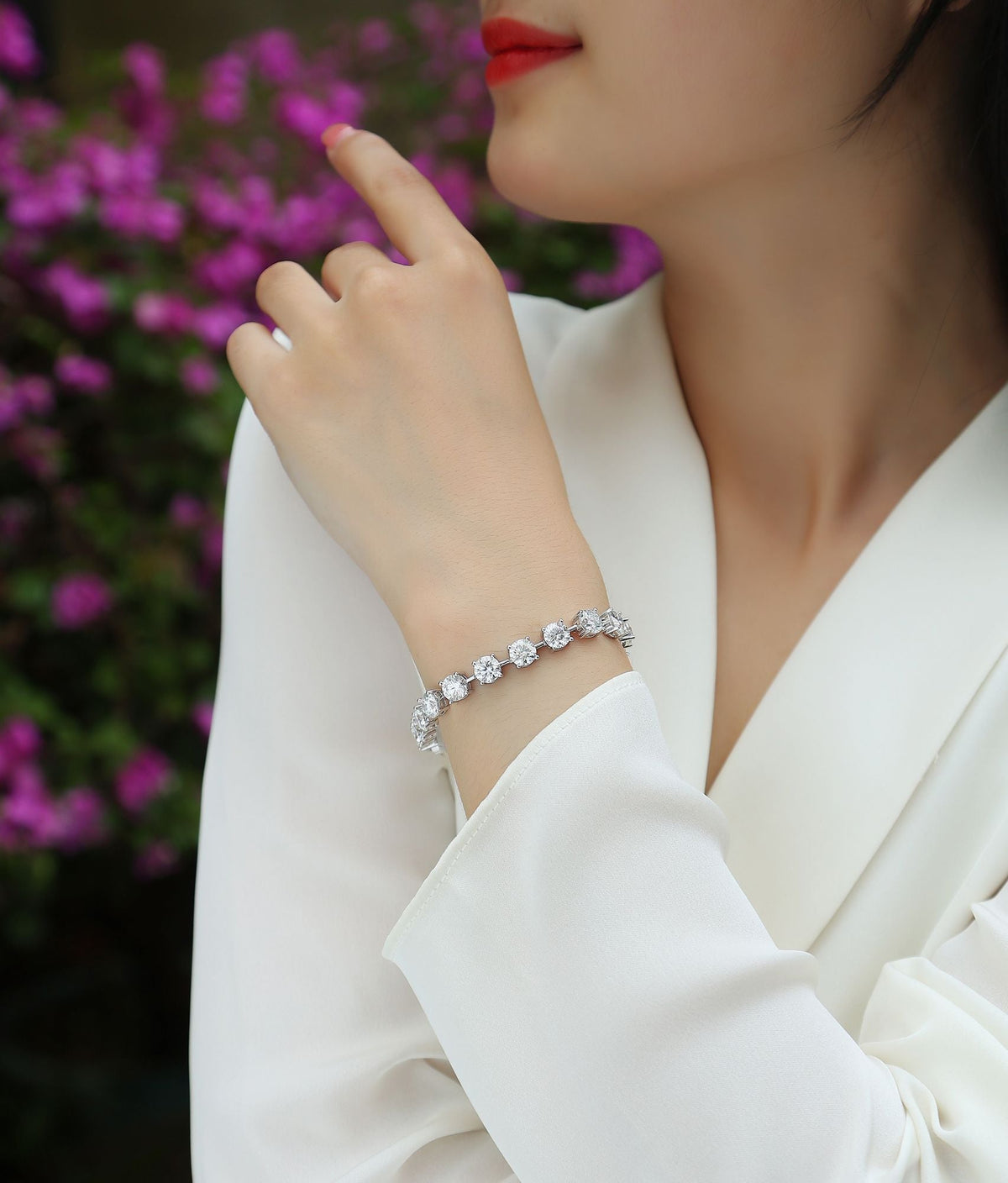 The Time Appointment - Made of morganite, 925 sterling silver and platinum-plated diamonds, it is a fashionable jewelry bracelet and a luxurious silver accessory. - MC Online