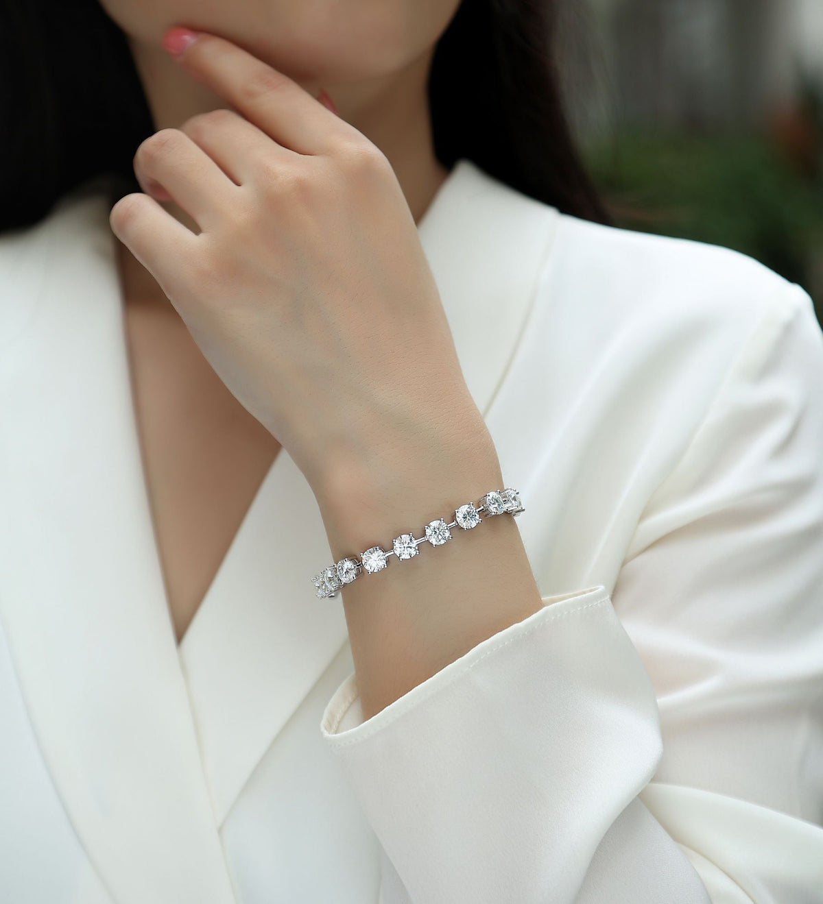 The Time Appointment - Made of morganite, 925 sterling silver and platinum-plated diamonds, it is a fashionable jewelry bracelet and a luxurious silver accessory. - MC Online